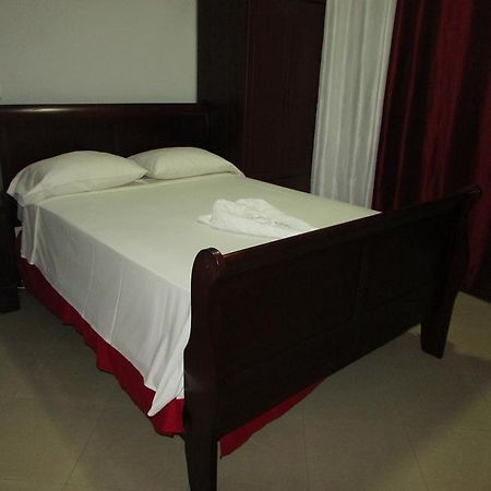 サン・フェリペ Residencial Girassol, Lda Bed & Breakfast エクステリア 写真