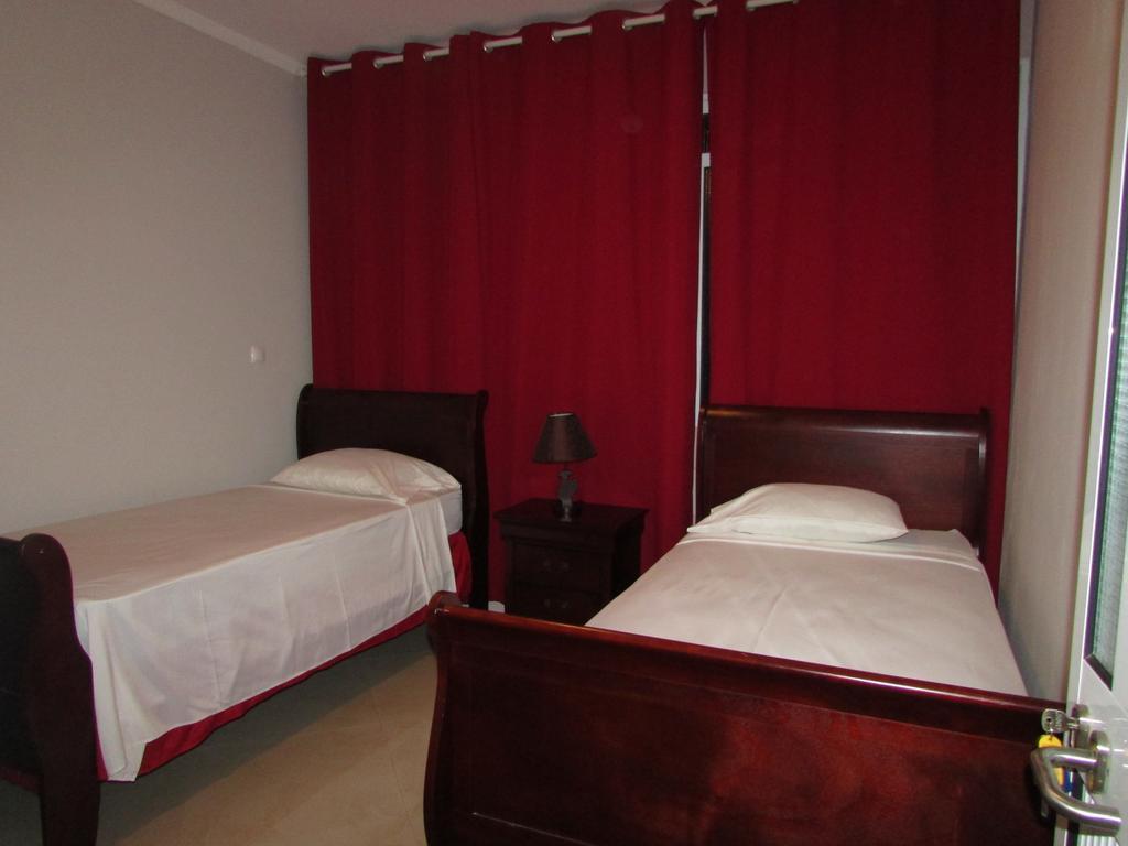 サン・フェリペ Residencial Girassol, Lda Bed & Breakfast エクステリア 写真